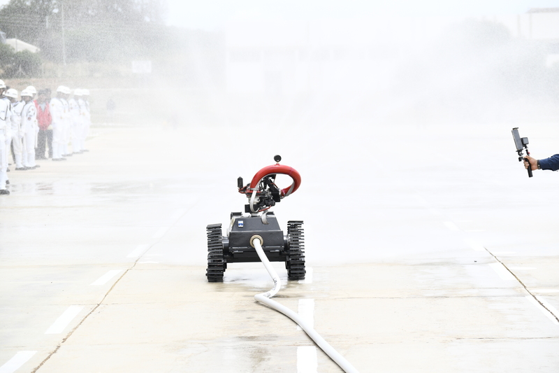 Presentan a “Erizo”, el primer robot bombero que ayudará a optimizar la lucha contra los incendios forestales en el país