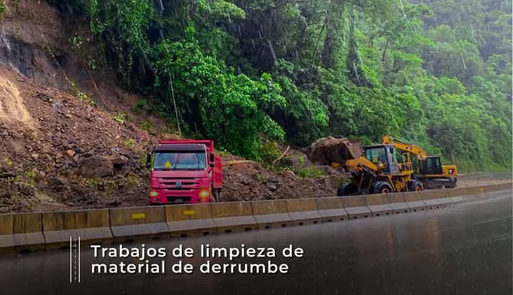 Deslizamiento en Cristal Mayu deteriora taludes y plataforma de la carretera