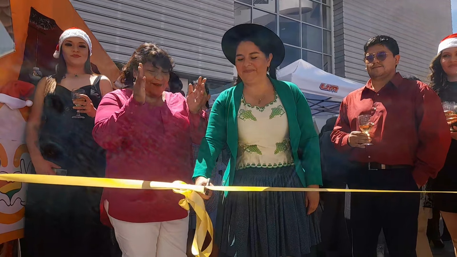 Corte de listón, inauguración del festival. Foto: ADICH Radio