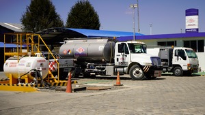 IATA reafirma compromiso de trabajo con Bolivia y YPFB Aviación descarta ajustes en condiciones de pago de combustible