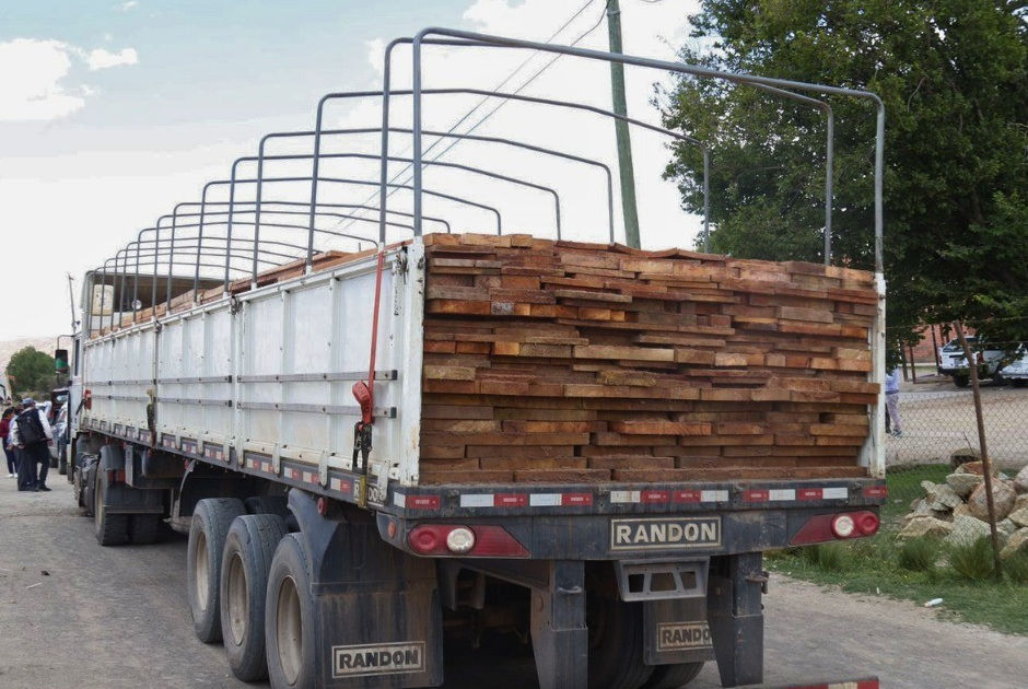Camión de la ABT con madera decomisada destinada a donación. Foto: ABT Bolivia
