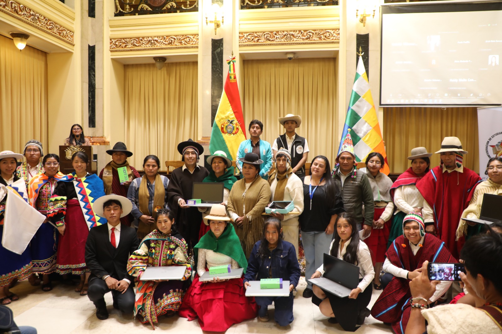 Ganadores del concurso "Vivir Bien desde las arrugas de nuestros abuelos”. Foto: VPEP