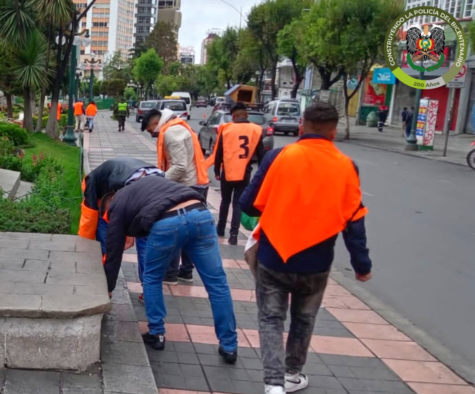 Arrestan a 39 personas por consumir bebidas alcohólicas en espacios públicos de la urbe paceña
