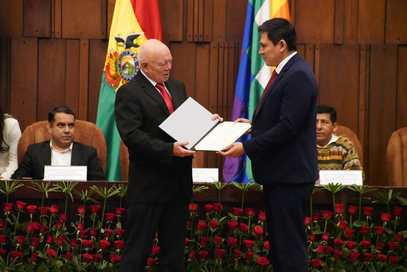 TSE entrega credenciales a 19 nuevas autoridades judiciales y les pide trabajar con equidad y sin presiones políticas o económicas