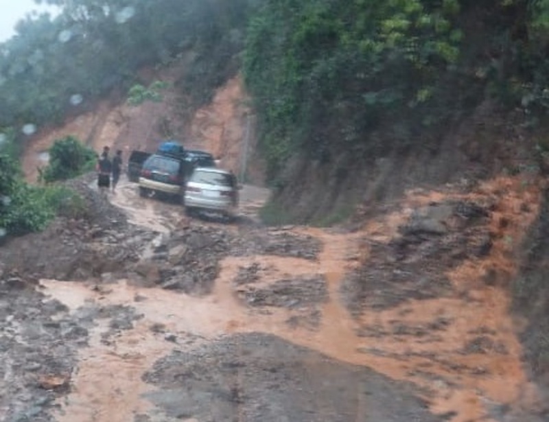Lluvias intensas y tormentas eléctricas provocan corte de energía eléctrica y derrumbes en Mapiri