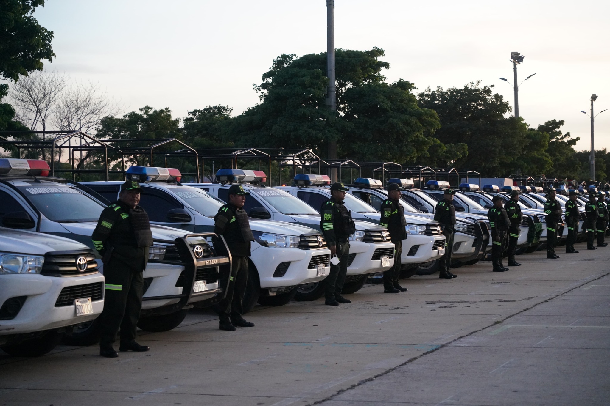 Gobierno equipa a la Policía y anuncia incorporación de 1.832 agentes en todo el país