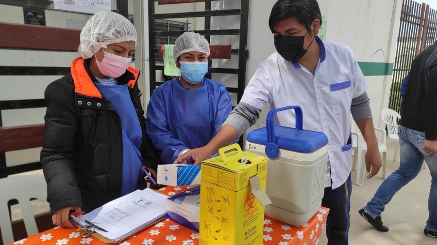 Bolivia registrará dos brotes regulares de Covid-19 en el año 