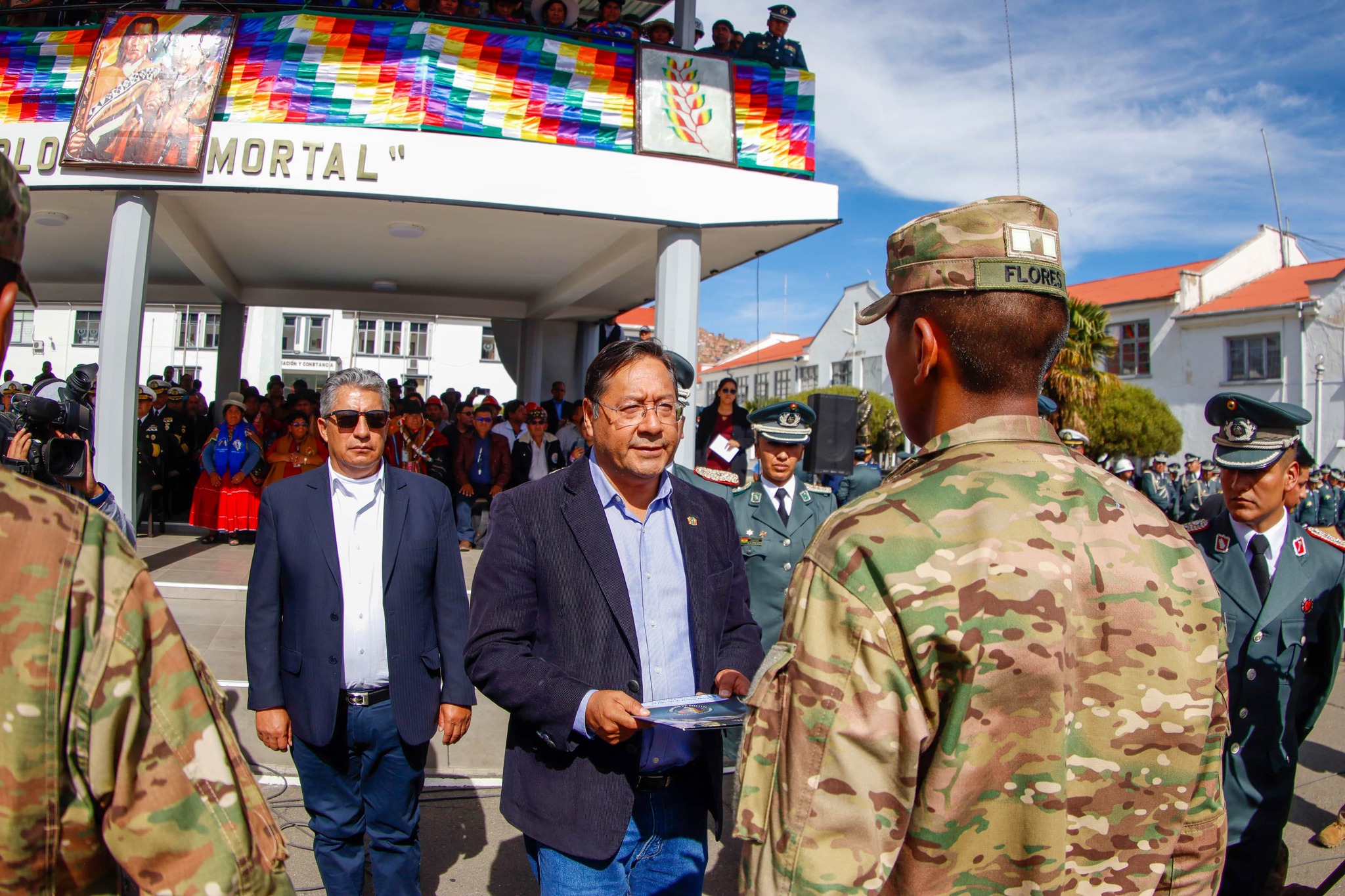 Las FFAA entrega becas a los mejores 77 soldados y marineros para profesionalizarse en instituto militares