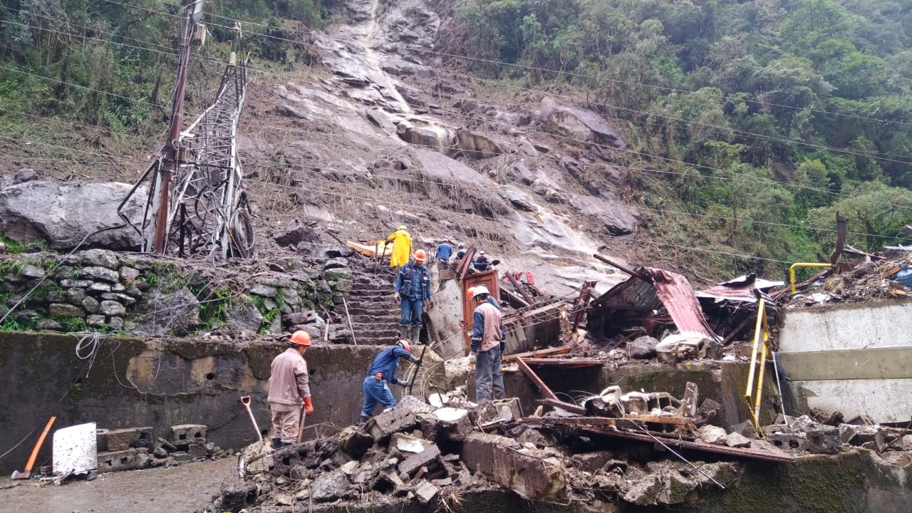 COBEE reporta desaparición de un funcionario por caída de mazamorra en Zongo
