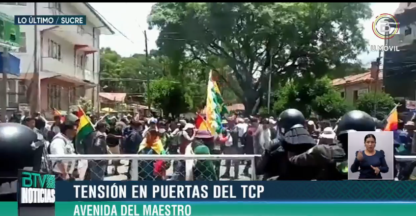 Grupos afines a Evo Morales generan violencia en Sucre en intento de ingresar al edificio del Tribunal Constitucional Plurinacional