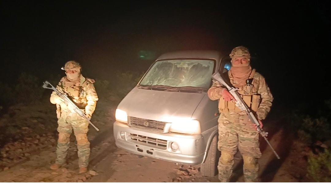 Operativo anticontrabando intercepta cinco vehículos indocumentados en La Paz y Oruro