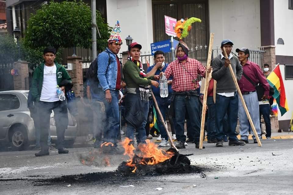 Transportistas, lecheros y ganaderos alertan sobre pérdidas millonarias por bloqueo “evista”