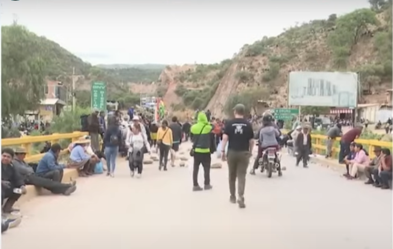 Más de 15.000 familias productoras del Valle Bajo de Cochabamba son afectadas por bloqueos 