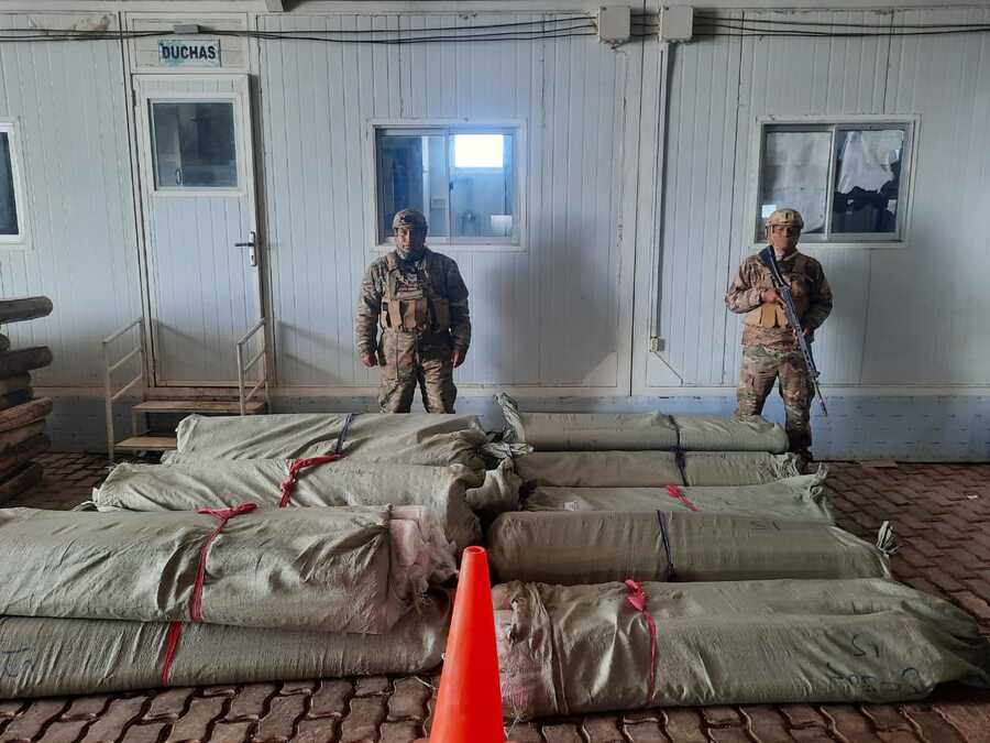 Militares comisan tela, ropa usada de contrabando y un auto indocumentado 