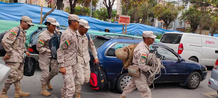 Rescatistas SAR -FAB parten a Irupana para coadyuvar en la búsqueda de una persona desaparecida