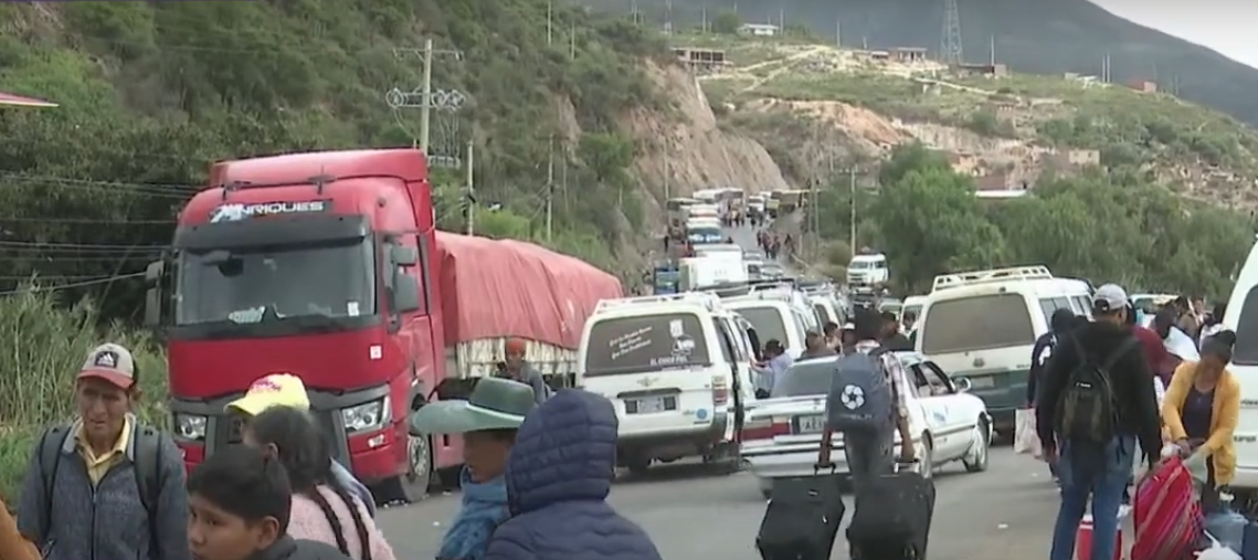 Más de 250.000 productores de Cochabamba están afectados por el bloqueo de caminos