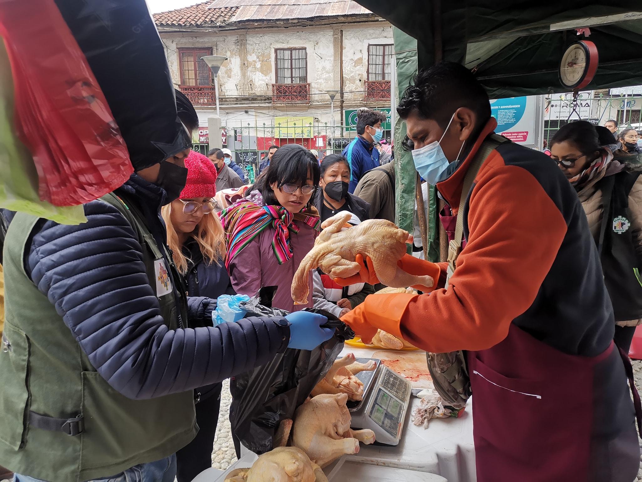 Este domingo, en la plaza Villarroel: Feria “Del campo a la olla” ofrecerá el kilo de la carne de pollo a Bs 13,50 