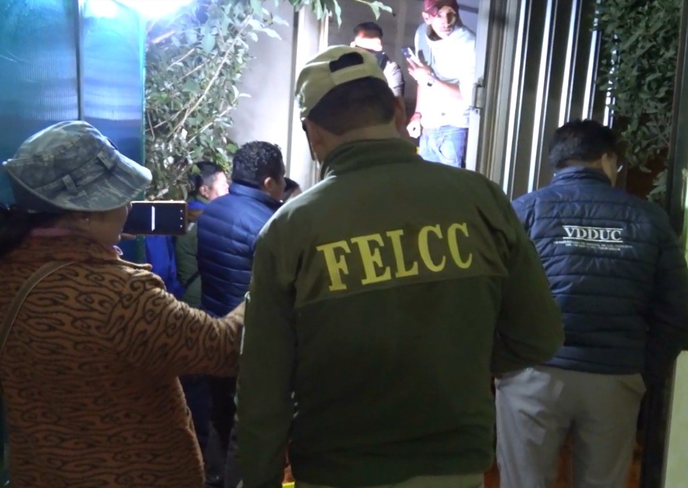 Felcc arresta a cinco presuntos especuladores de carne de pollo en El Alto