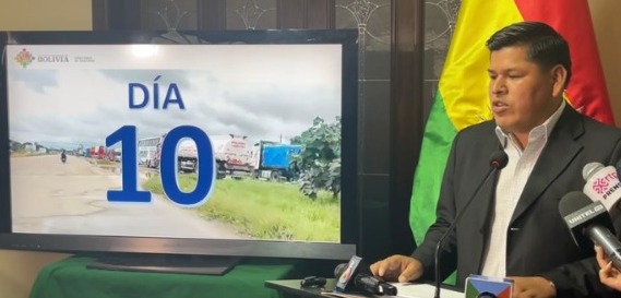 Policía secuestra más de Bs 1 millón en la carretera Cochabamba- Santa Cruz, se presume que era para financiar bloqueos