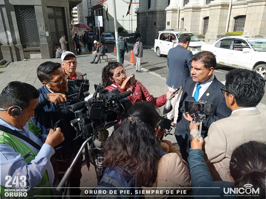 Gobernador de Oruro insta a levantar los bloqueos que perjudican el movimiento económico que genera el Carnaval