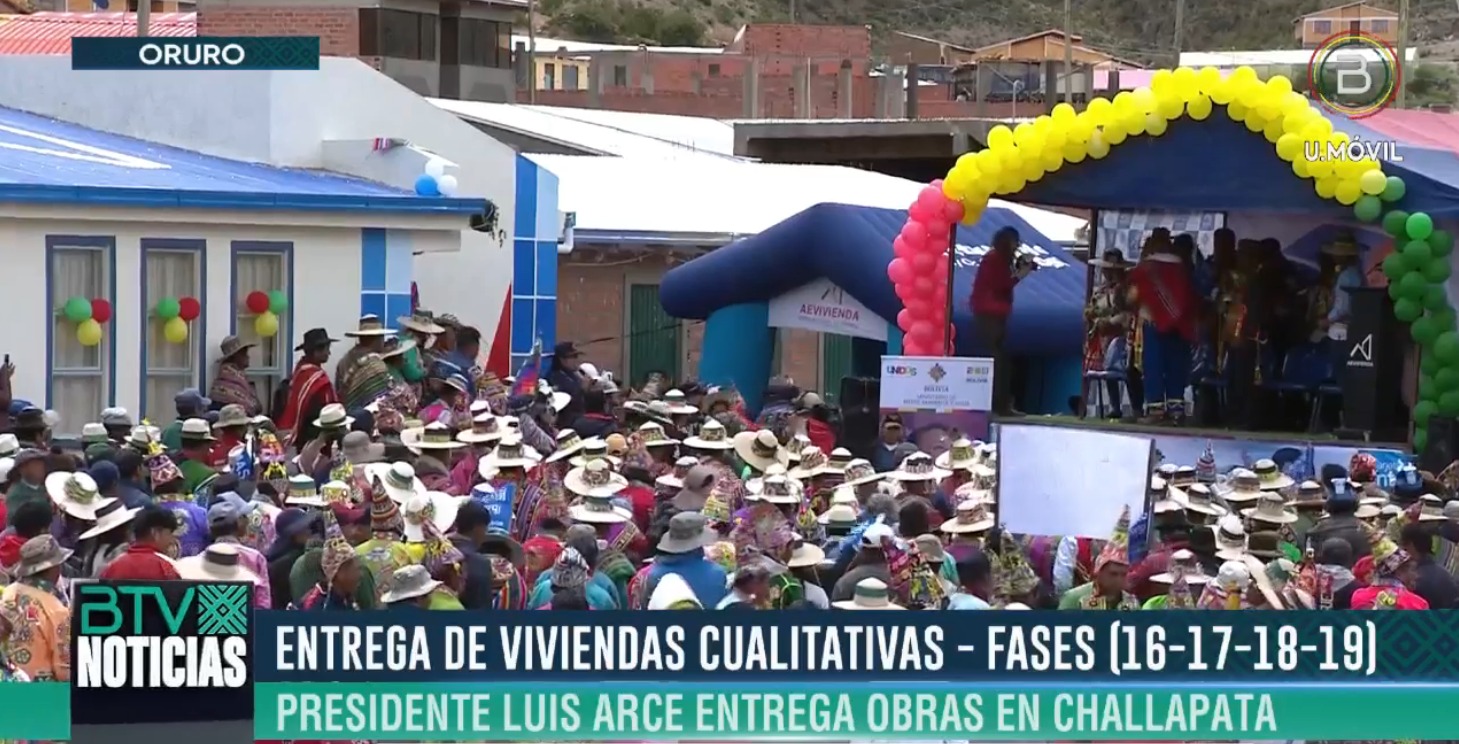 Presidente entrega 188 viviendas, alcantarillado, acueducto, radio bases y un mercado en Challapata