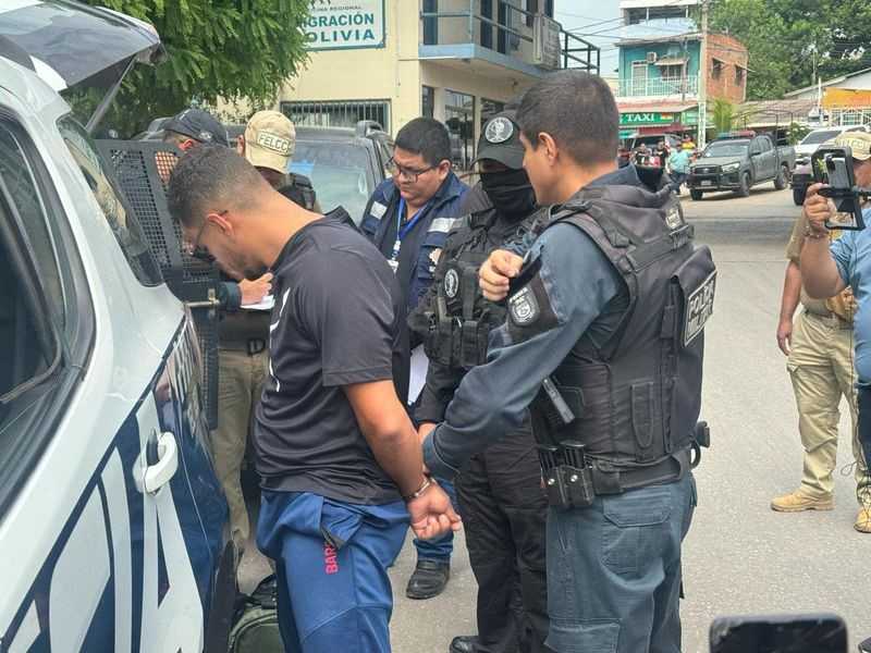 Bolivia expulsa a brasileño vinculado al PCC y acusado de siete asesinatos en su país