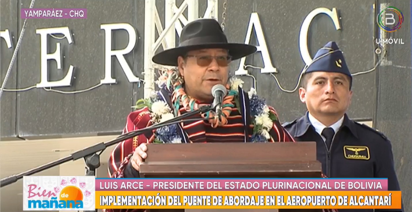 Presidente entrega puente de abordaje del aeropuerto de Alcantarí con Bs 8,8 millones de inversión