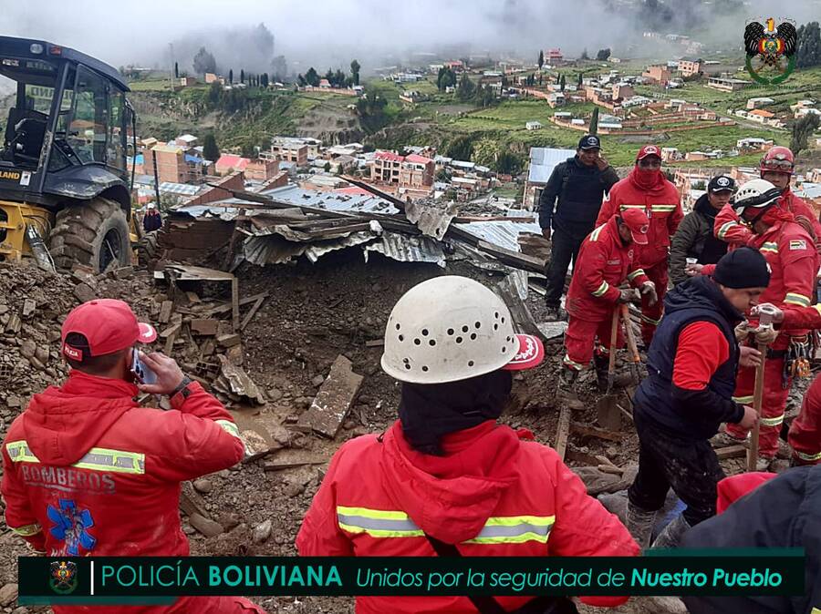 Fallecen una mujer y sus dos hijos al interior de su vivienda tras derrumbe en Achocalla