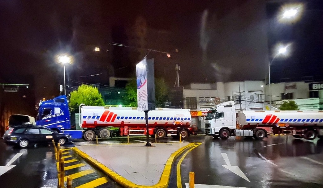 Suman 19 los choferes arrestados en medio del bloqueo en el centro paceño, uno portaba un arma punzocortante
