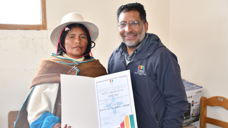 Autoridades originarias de Uru Chipaya reciben credencial como Rëph rët’alla segunda para labores legislativas