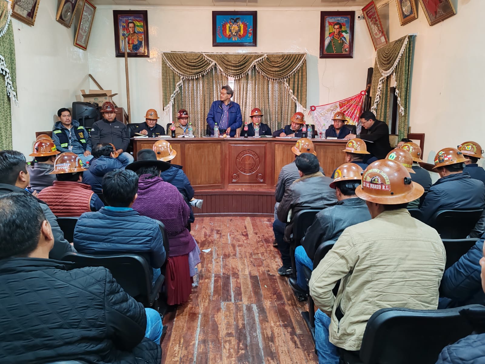 Minería, Comibol y Fedecomin acuerdan conservación del Cerro Rico de Potosí y migración a nuevas áreas de trabajo