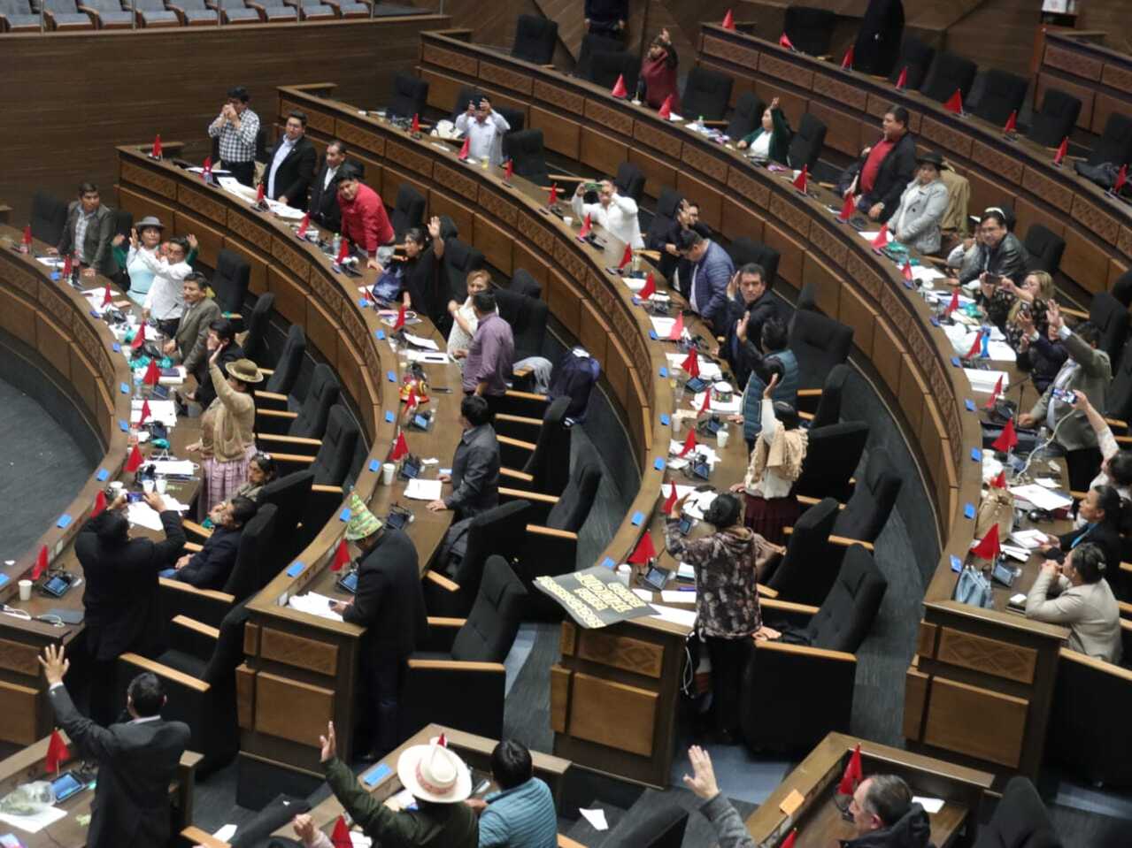 Con un voto de diferencia, Diputados aprueba crédito de $us 176 millones para la carretera Confital-Bombeo