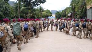 Desplazan ayuda militar a Guanay para ayudar a familias afectadas por las lluvias