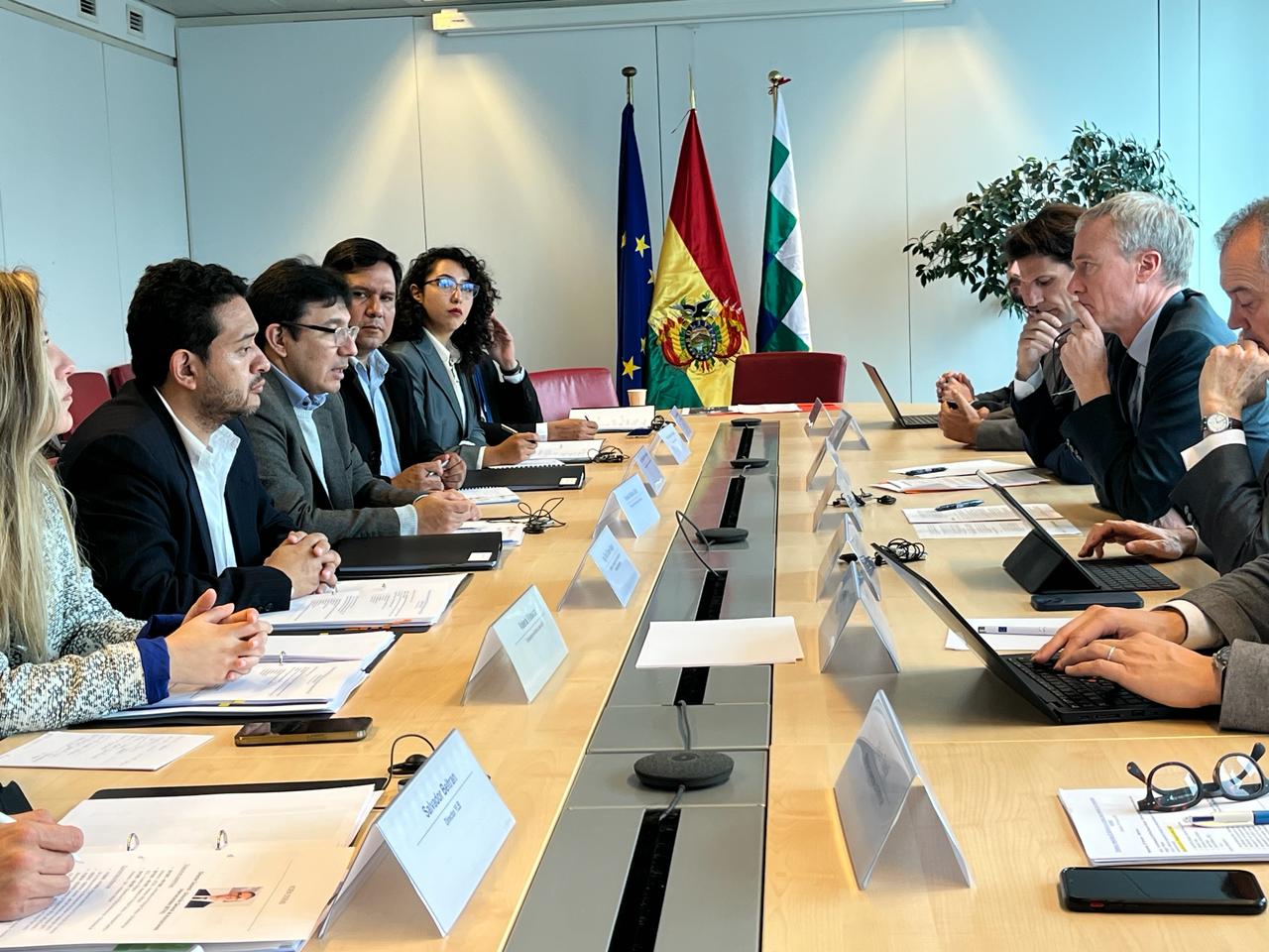 Bolivia y la Unión Europea elaboran estrategia para financiar proyectos de litio y energías renovables