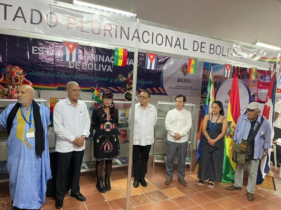 Stand de Bolivia recibe segundo premio en la 32 Feria Internacional del Libro en La Habana