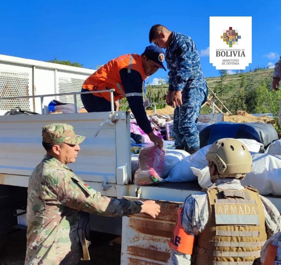 Gobierno entrega ayuda humanitaria para damnificados por la mazamorra en Laquiña