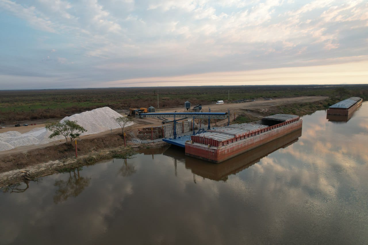 Con éxito realizan movimiento de carga de exportación en Puerto Busch