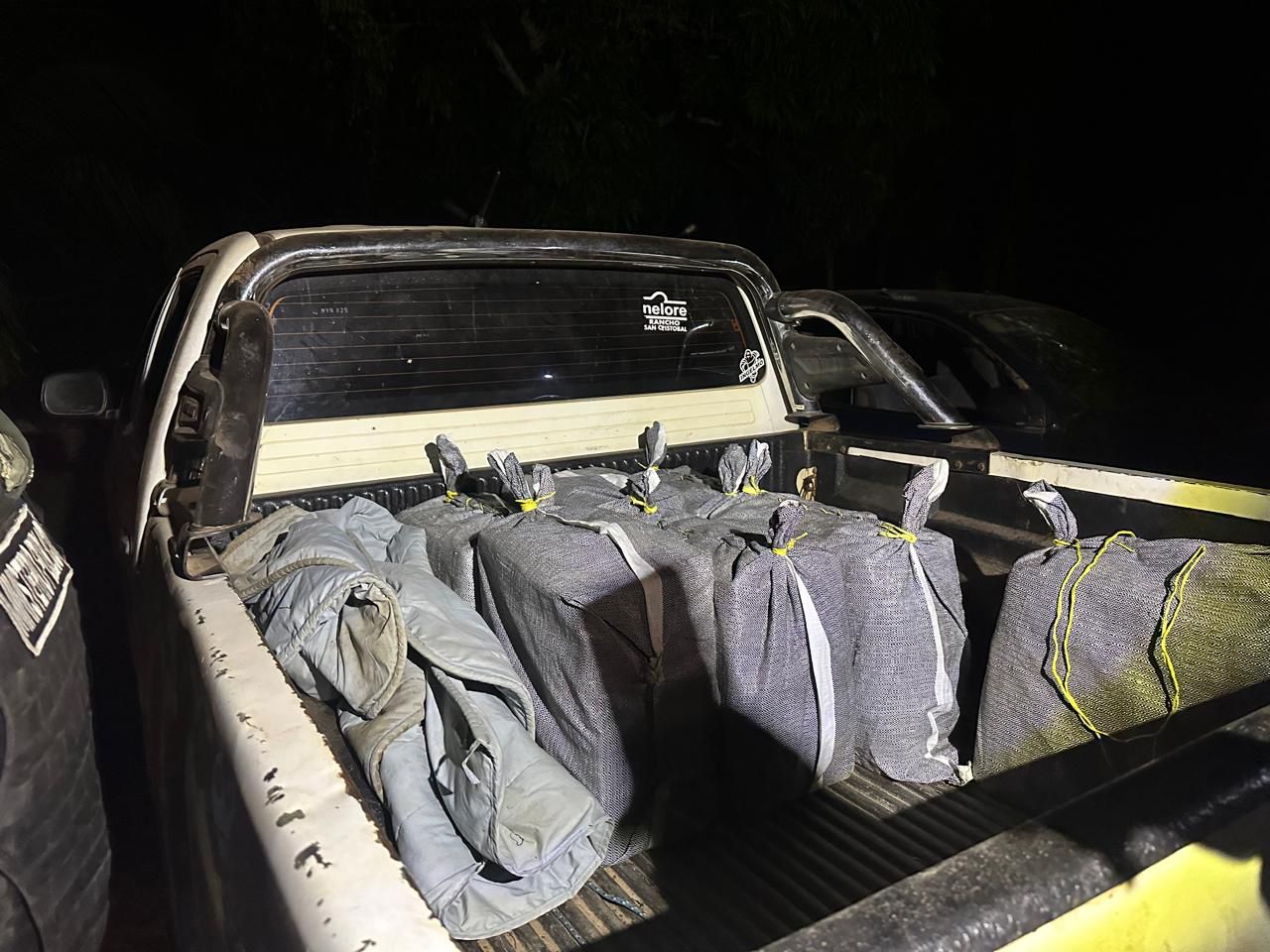 Descubren pista clandestina y secuestran más de 226 kilos de cocaína en Beni