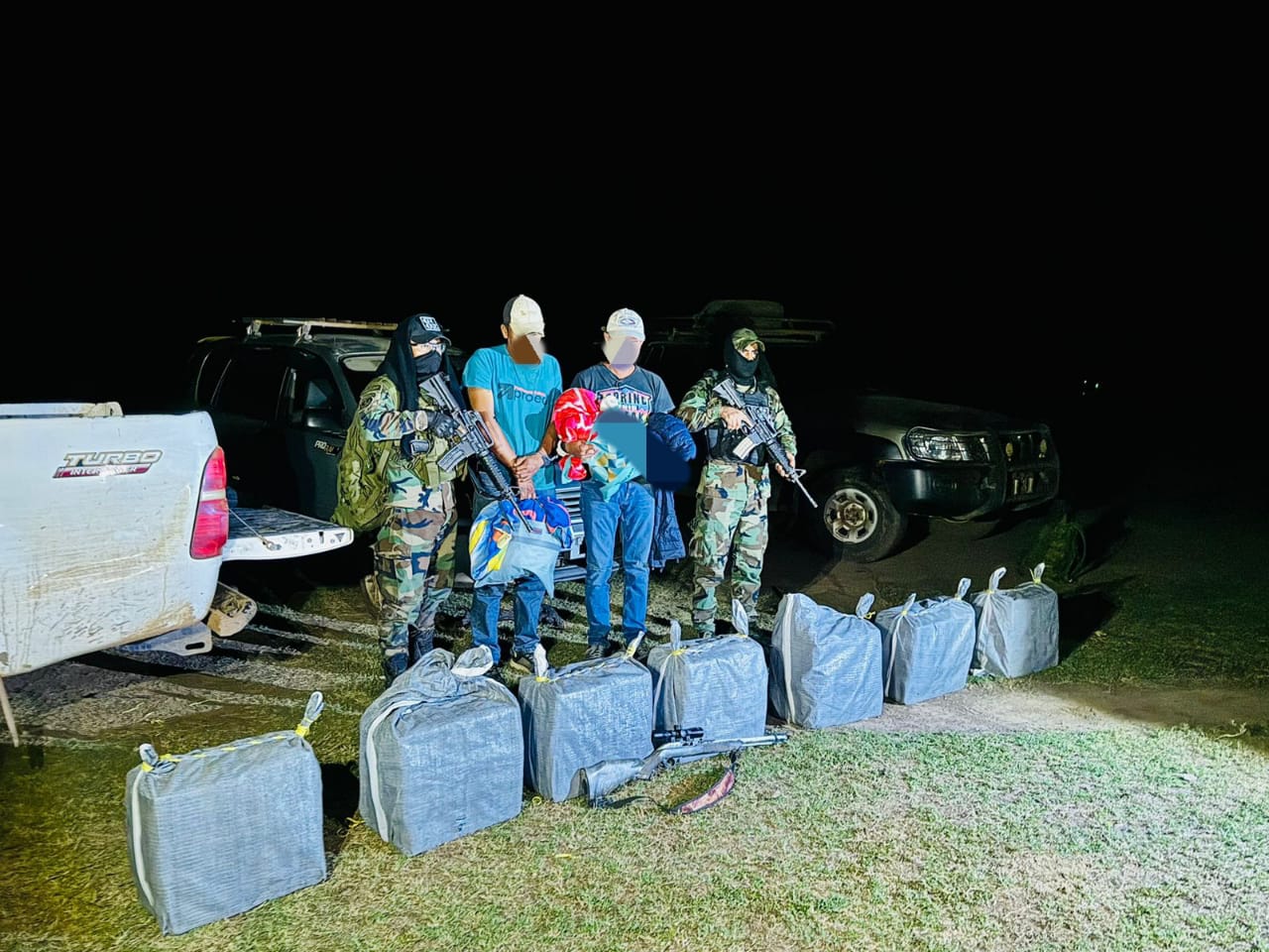 Descubren pista clandestina y secuestran más de 226 kilos de cocaína en Beni