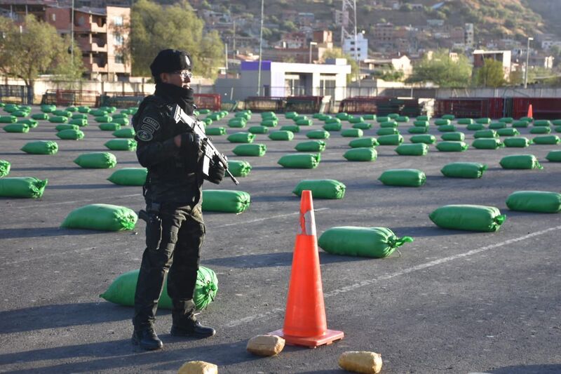 Chofer que transportaba más de 24.000 libras de coca peruana es enviado a prisión