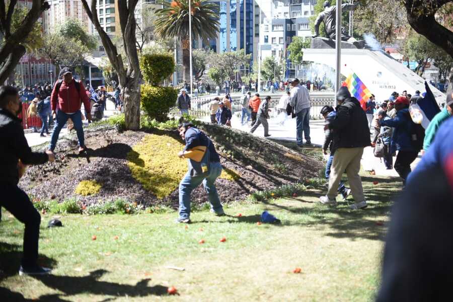 Piden investigar y sancionar a quienes destrozaron la plaza Abaroa