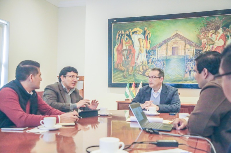 En Santa Cruz coordinan trabajo para llevar energía y luz eléctrica a más de 12.000 hogares rurales