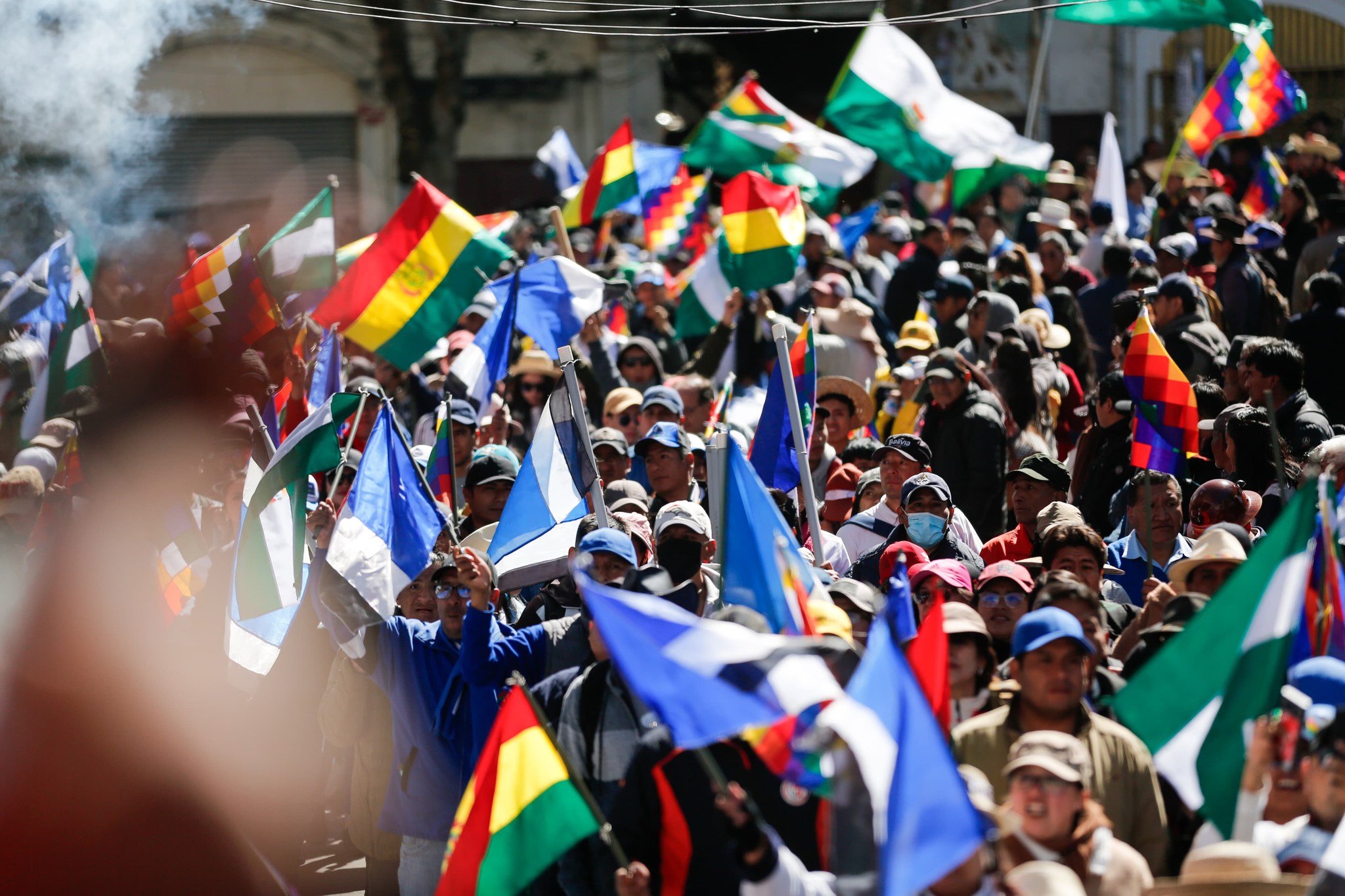 Una multitudinaria movilización mostró su decisión de defender la democracia