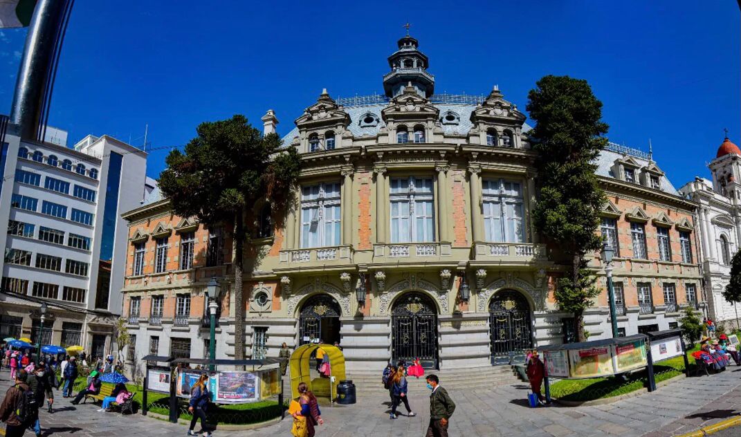 Ministra Navia le aclara al alcalde Arias que solo se cumplió la ley en la orden de recontratación de funcionarios despedidos