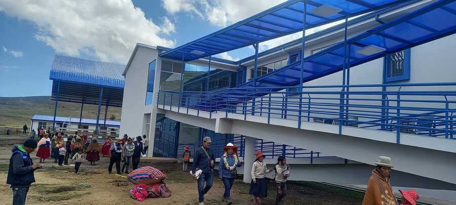 Estudiantes paceños se benefician con 28 infraestructuras educativas cuya inversión asciende a Bs 74 millones