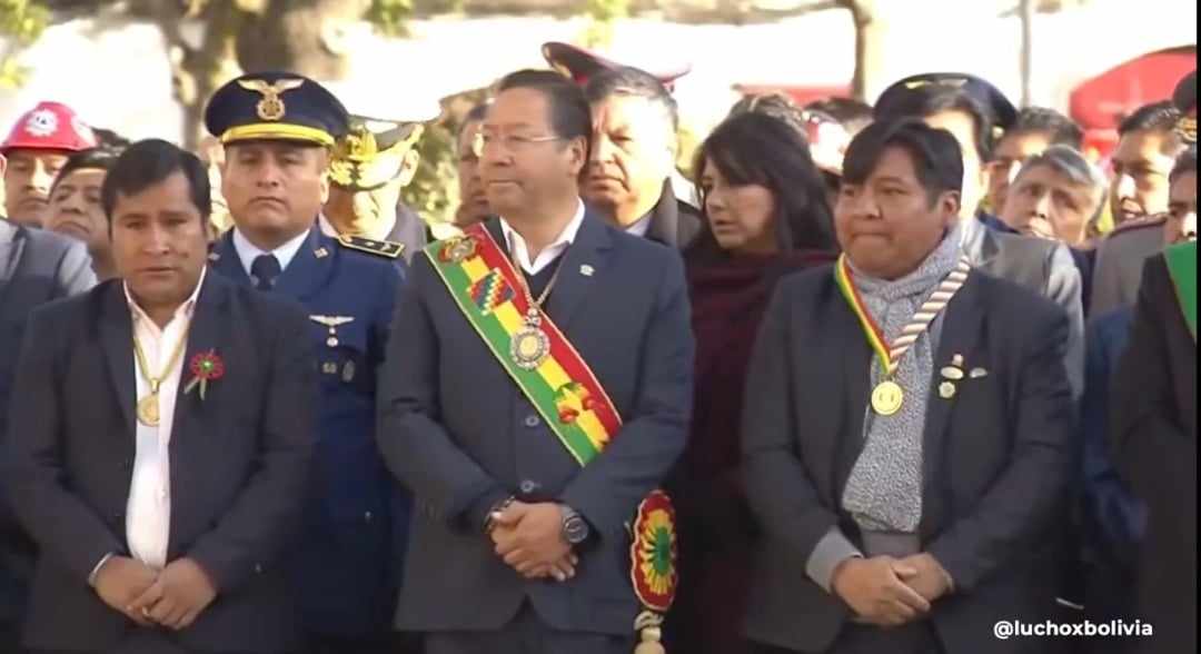 Presidente participa de la entrega de ofrendas florales a Pedro Domingo Murillo en La Paz