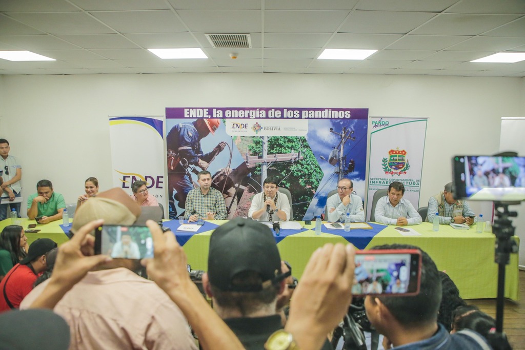 En Pando se invertirá $us 10 millones para llevar energía eléctrica a 3.285 hogares rurales