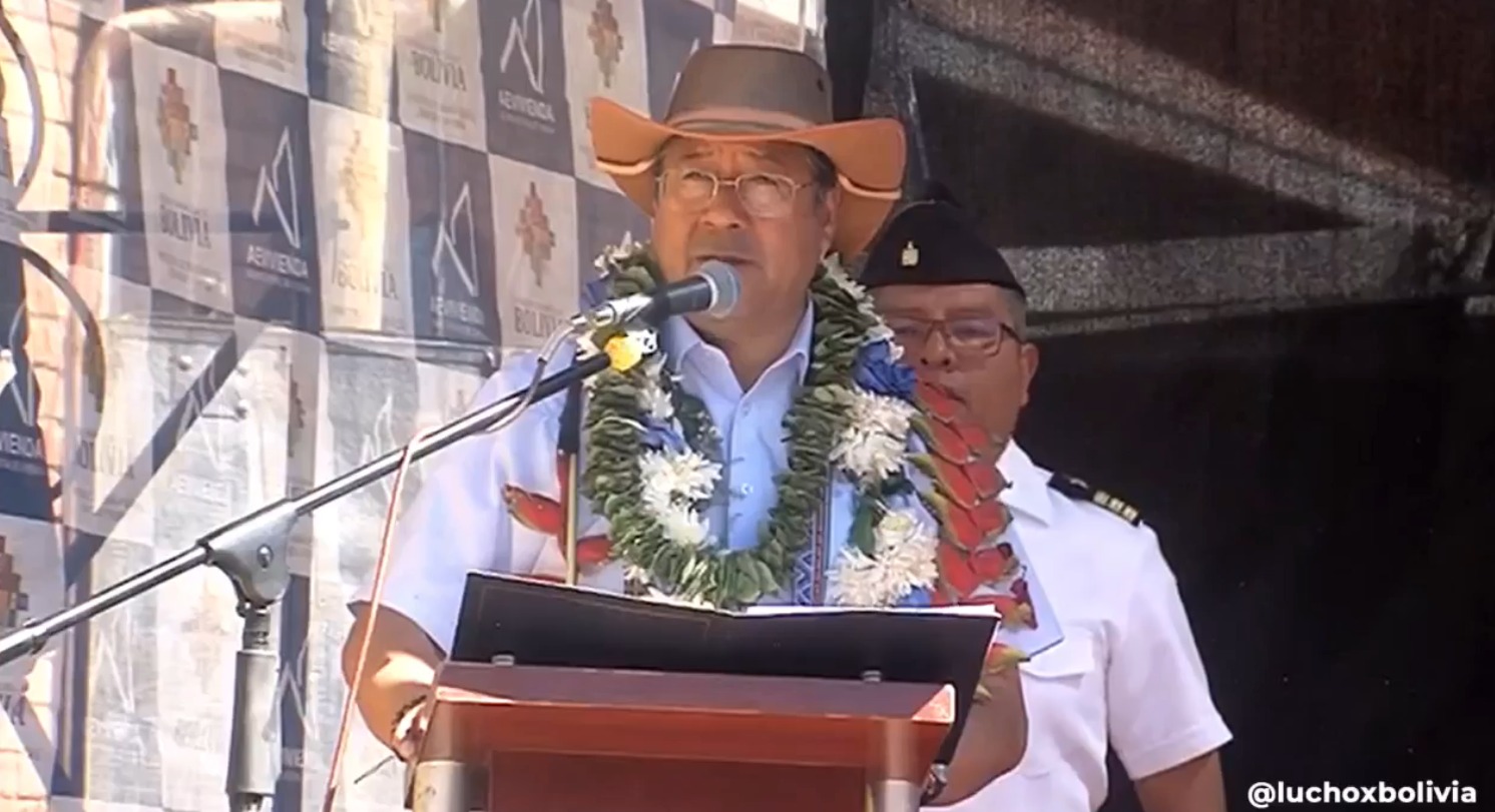 Cajuata inaugura 36 viviendas, puentes y enlosetados con una inyección estatal de Bs 8 millones