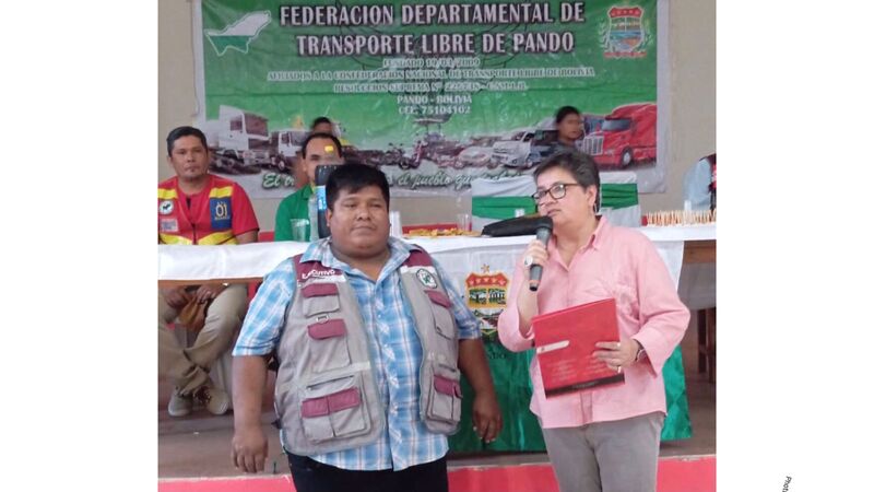 Trabajo entrega personería jurídica al Transporte Libre de Pando