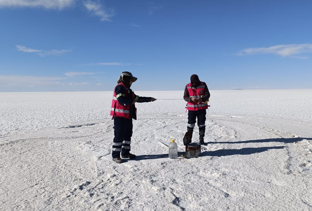 Estudiantes de siete universidades del país realizan prácticas profesionales en YLB